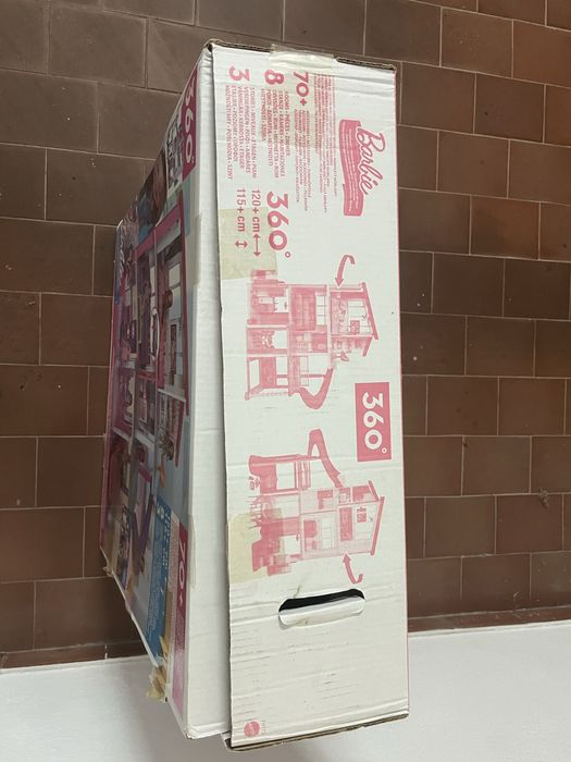 Casa da Barbie um pouco partida