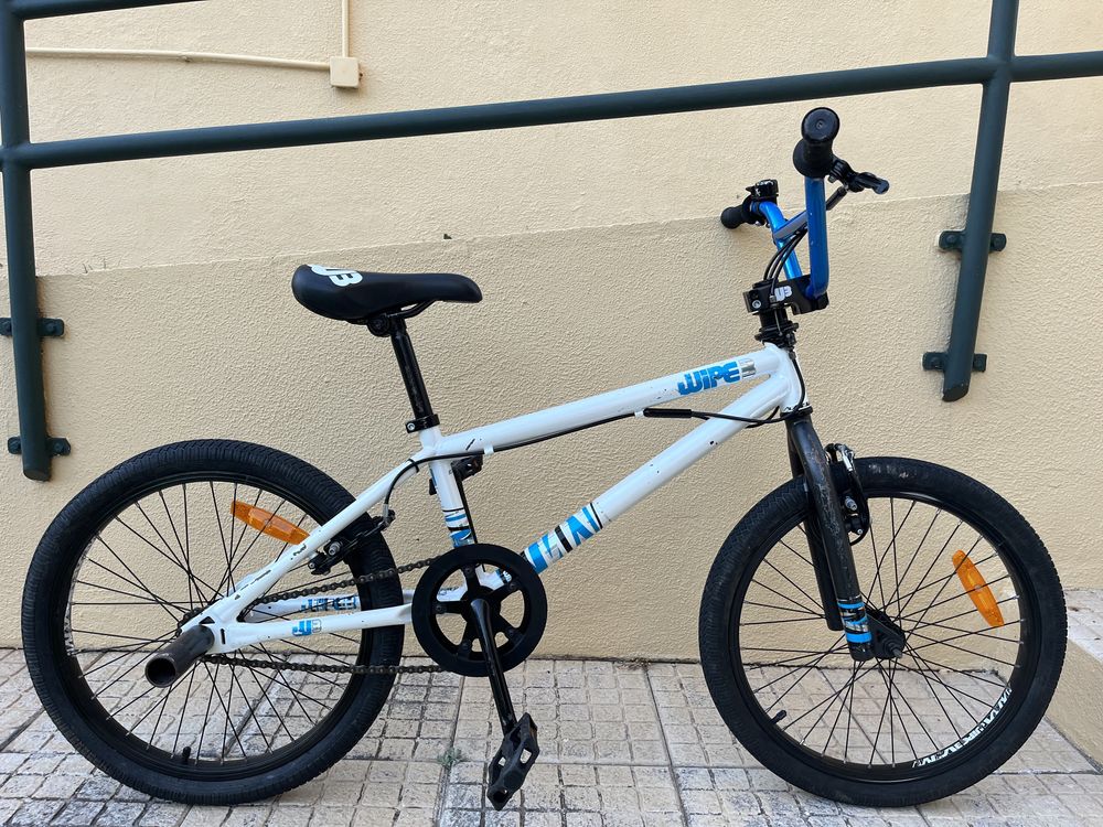 Bmx branca e azul