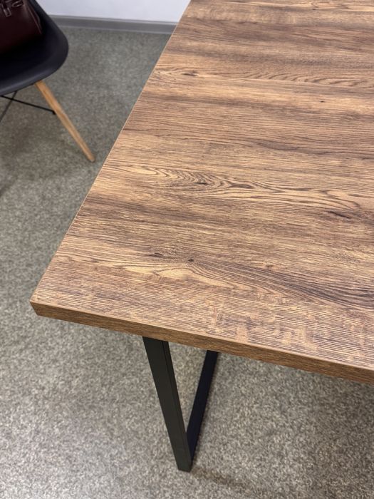 Стіл обідній на залізному каркасі