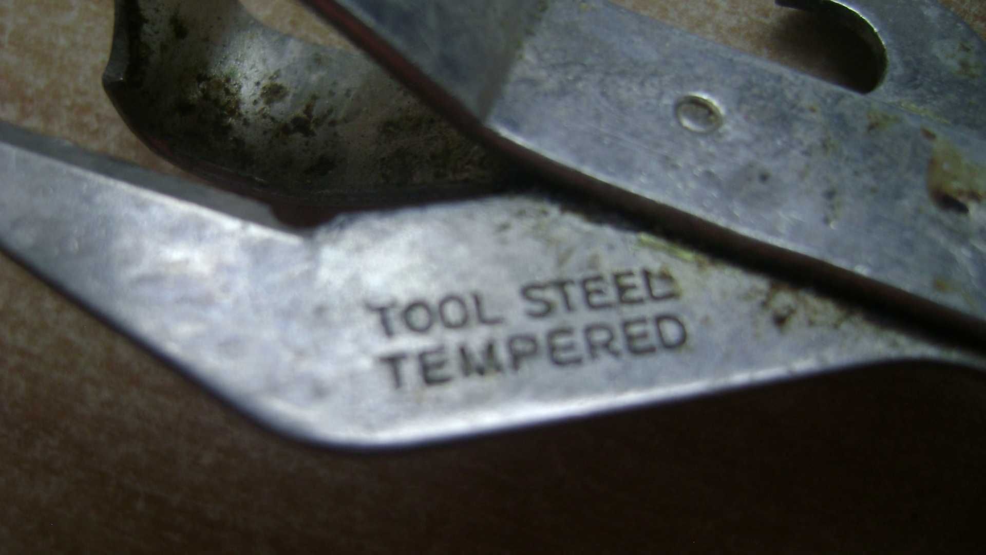 Starocie z PRL Stare narzędzia = Otwieracz do konserw Made in England