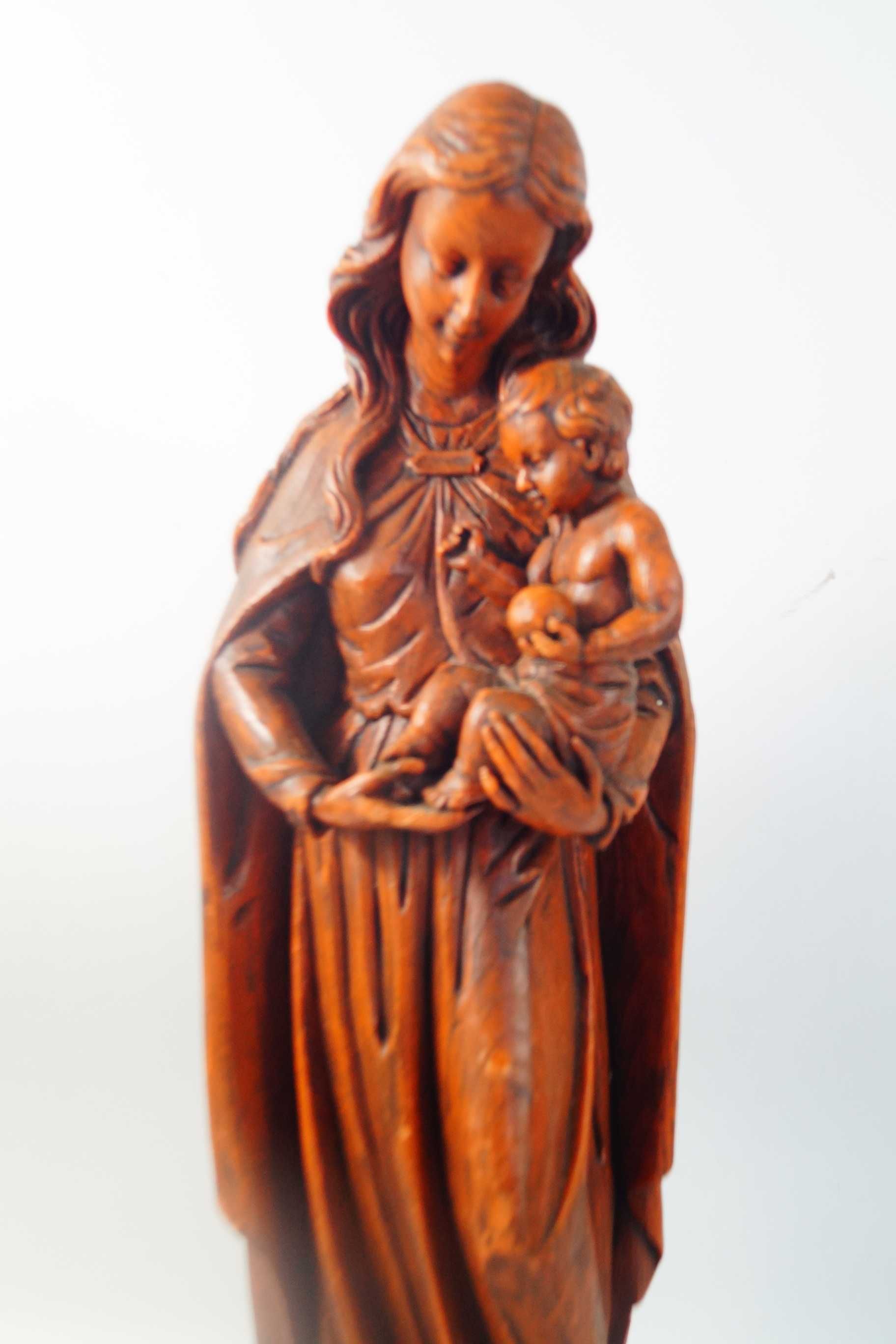 Matka Boska z Dzieciątkiem rzeźba figura