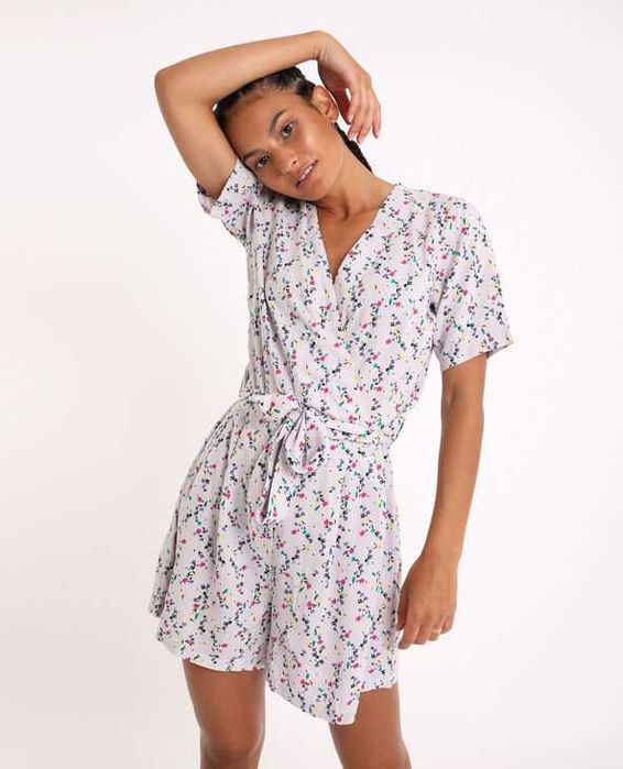 Kombinezon fioletowy w kwiaty r.32 Pimkie