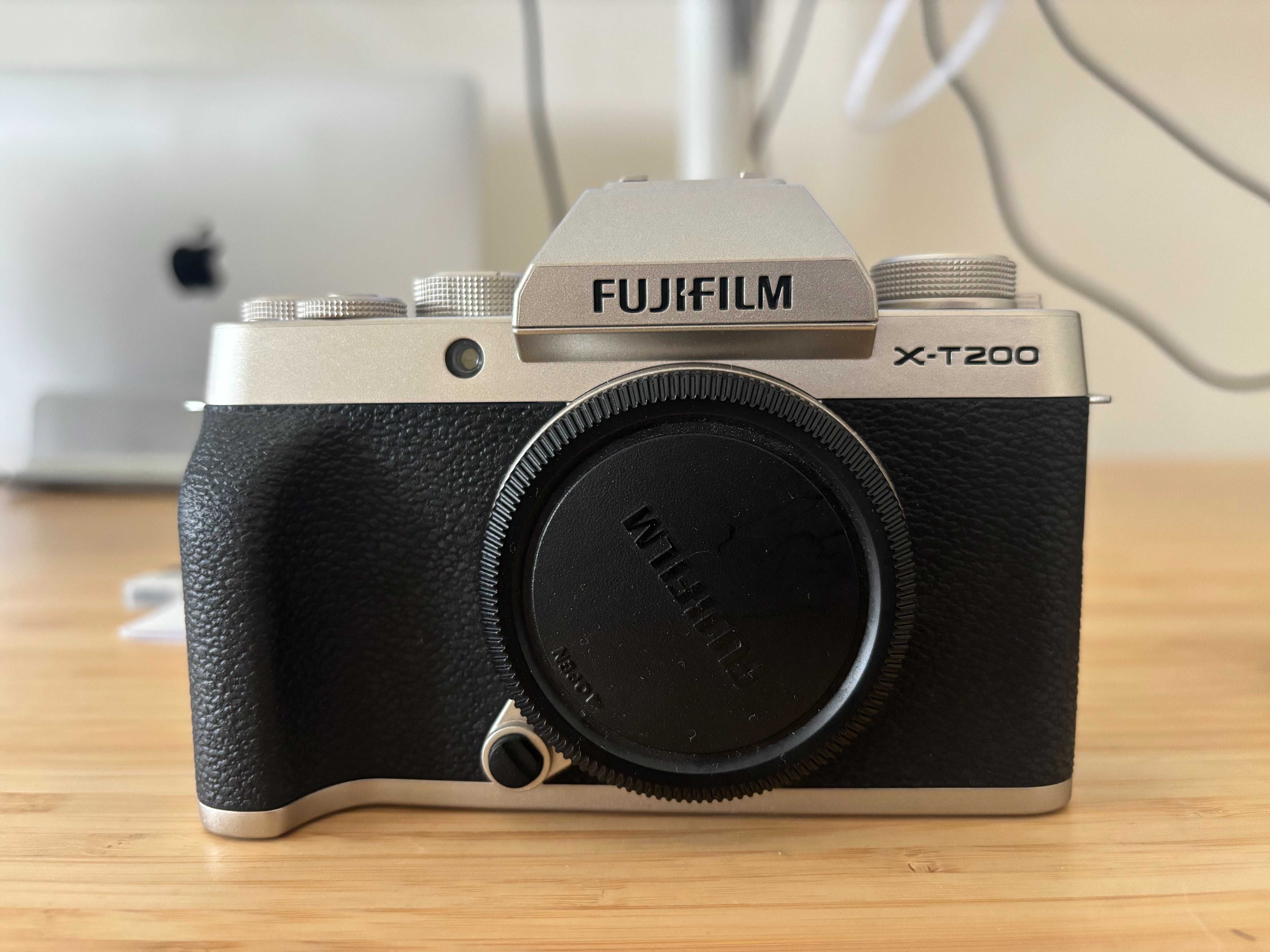 Pack: Fujifilm X-T200 + Tripé Manfrotto Befree