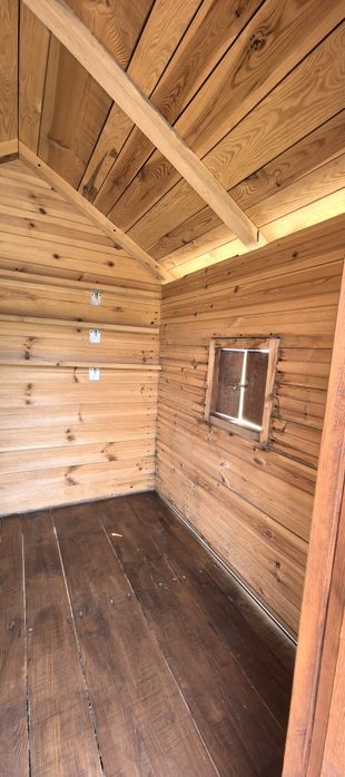 Drewniany domek dla dzieci