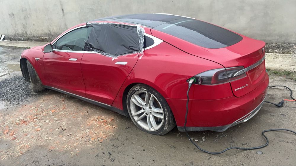 ВВБ Tesla s батарея 85 ще на машині