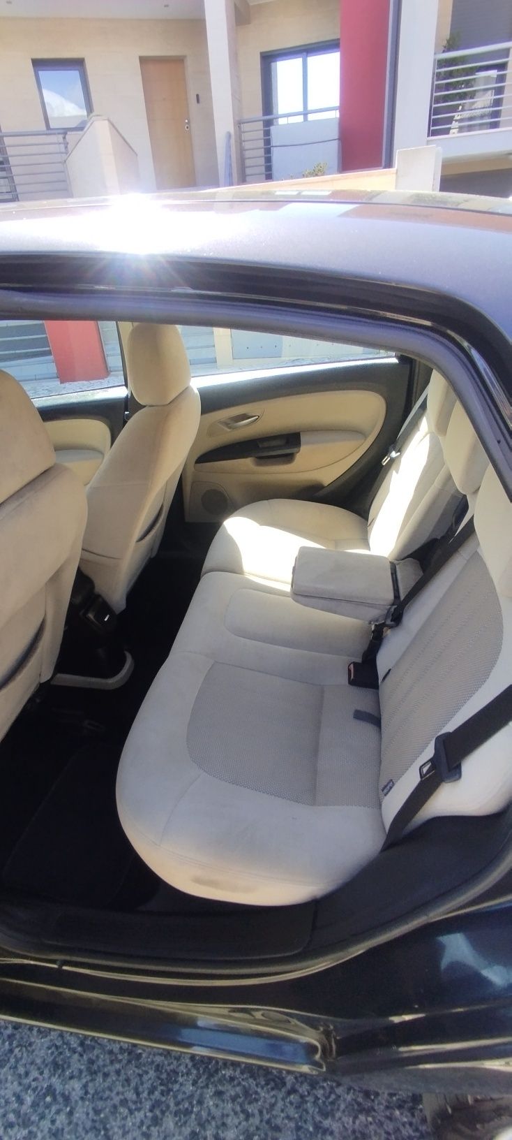 Fiat linea 1.3 multijet emotion impecável no geral