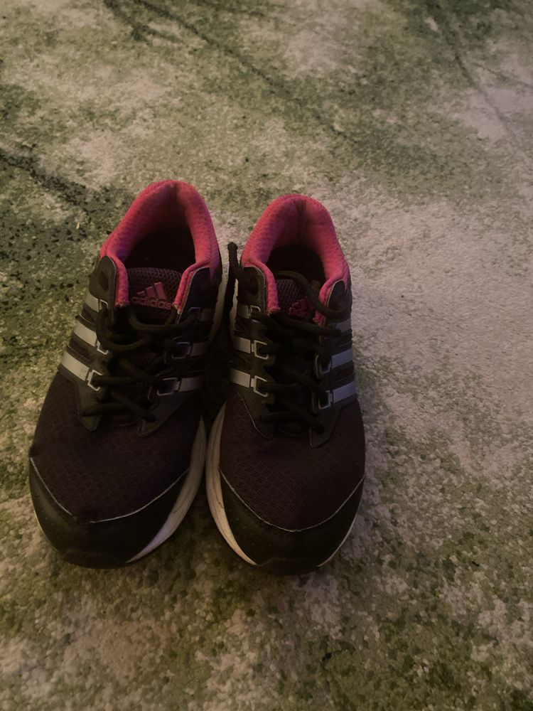 Adidasy czarno- różowe running dla kobiet