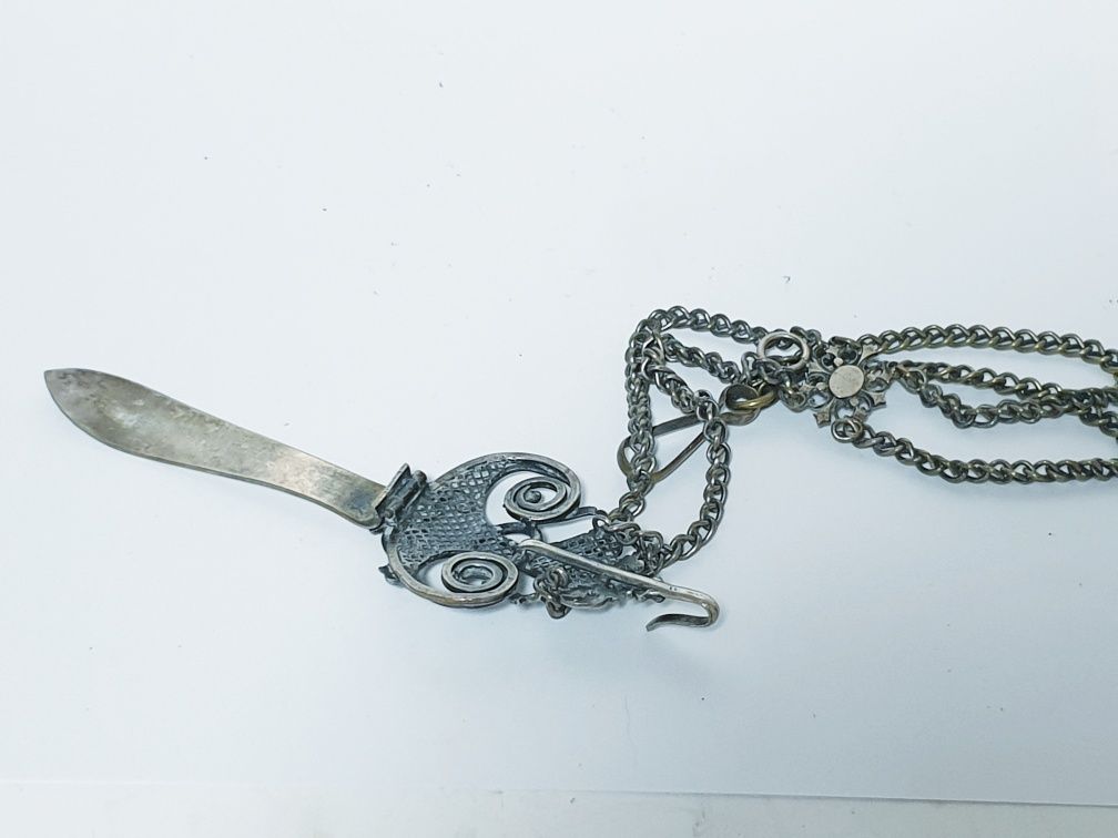 Fantástica Chatelaine Arte Nova com banho em prata e ouro