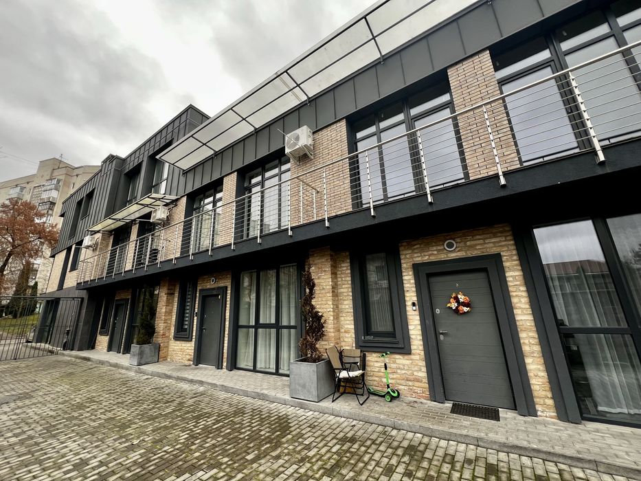 Продам котедж в районі 12 школи. Повністю укомплектований