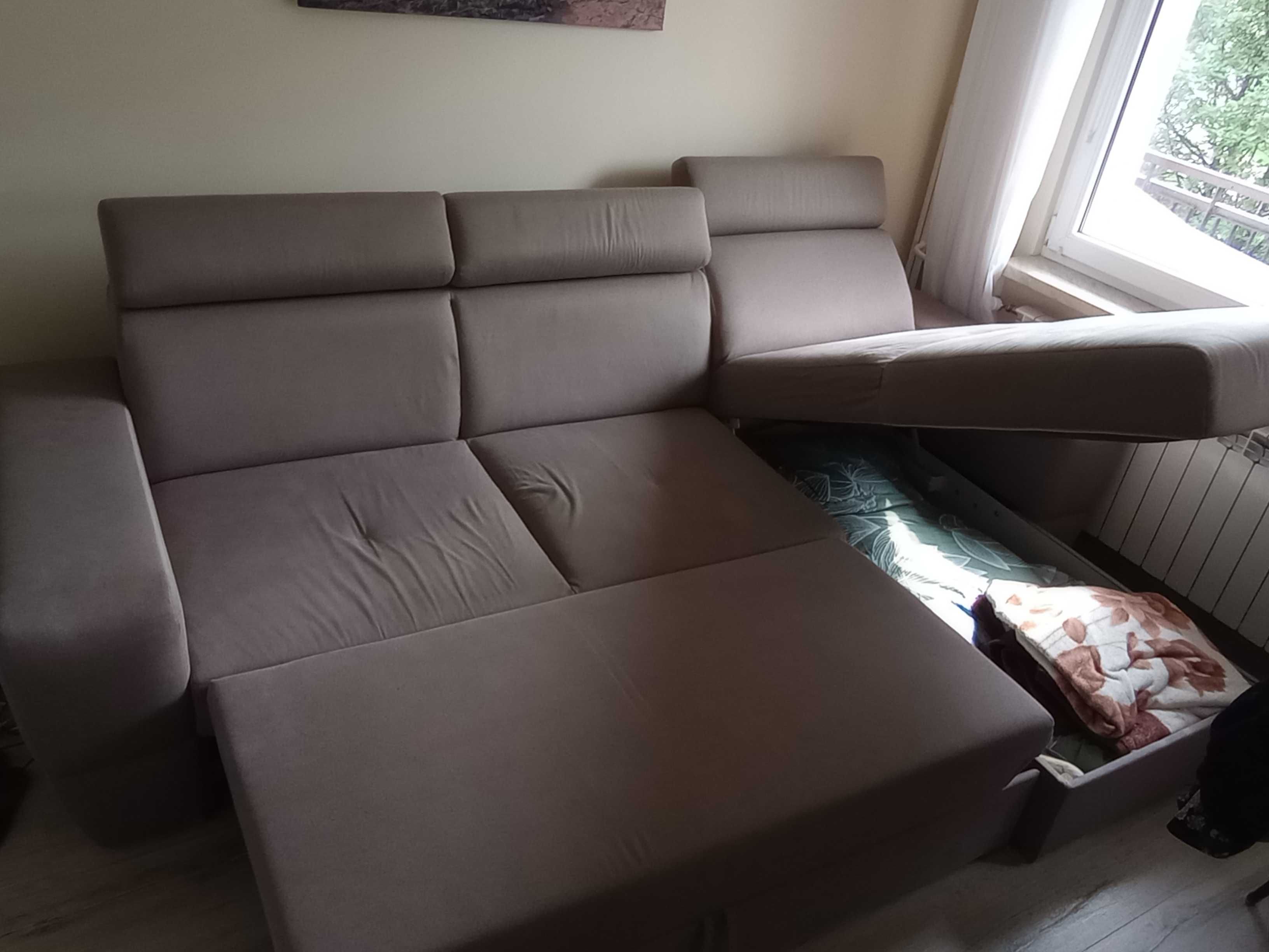 Rozkładana duża sofa z funkcją spania