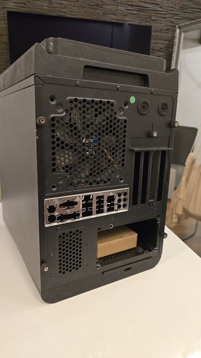 DS Cube, Gygabyte, Intel Core i5, GeForce GTX, G.Skill Ripjaws X 16GB