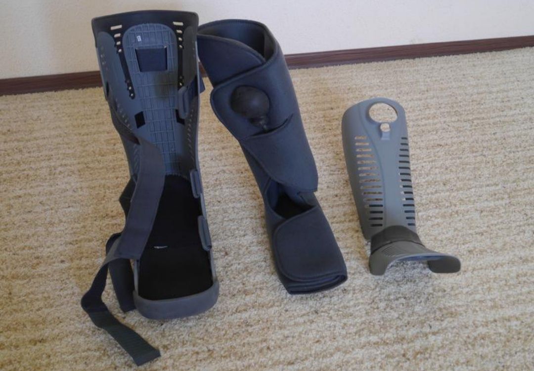 Пневматичний ортопедичний чобіт
з регулюванням тиску в місце гіпсу.
OS