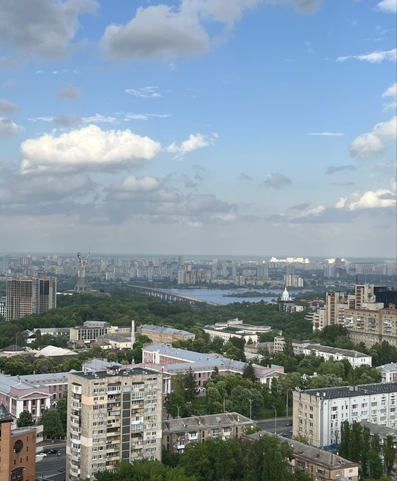 без % генератор є, Печерськ , Коновальця 44 а, Печерськ, центр,