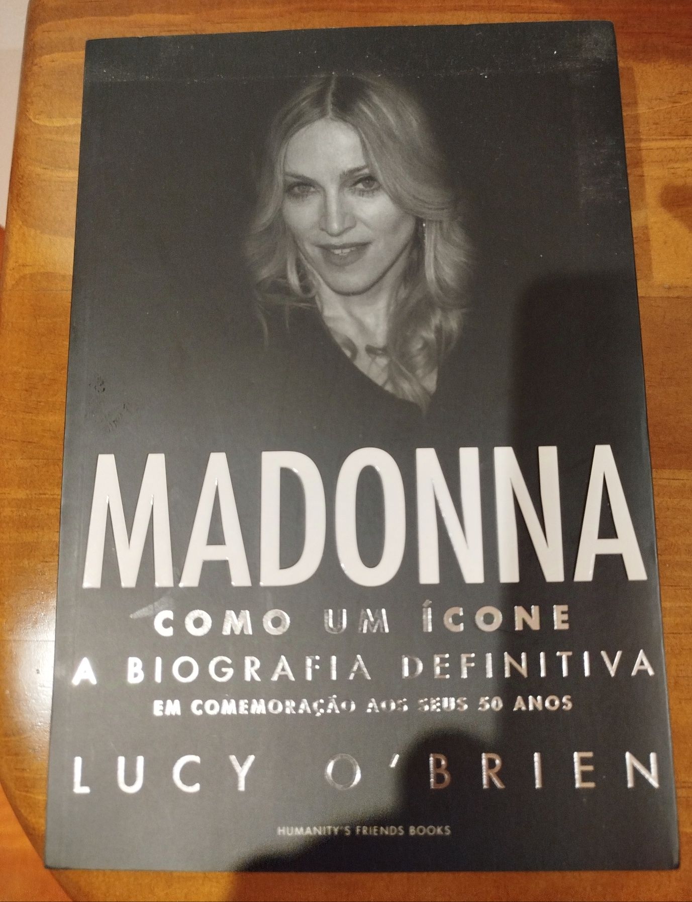 Livro Madona novo