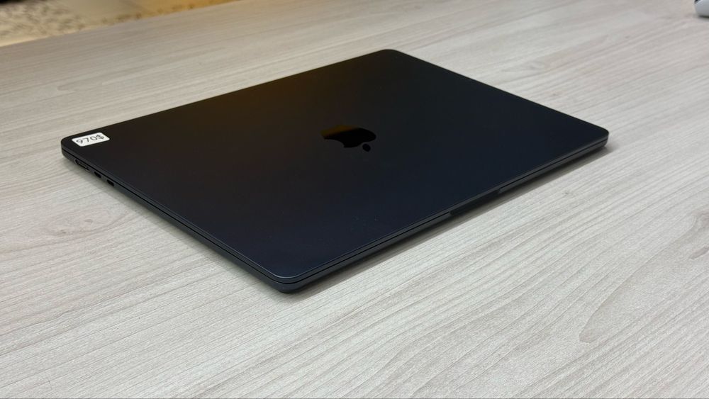 MacBook M2 Air 8/256 15 inc