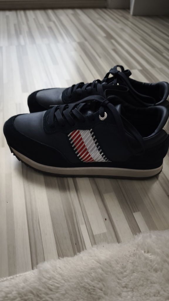 Sneakersy T.Hilfiger skórzane 38