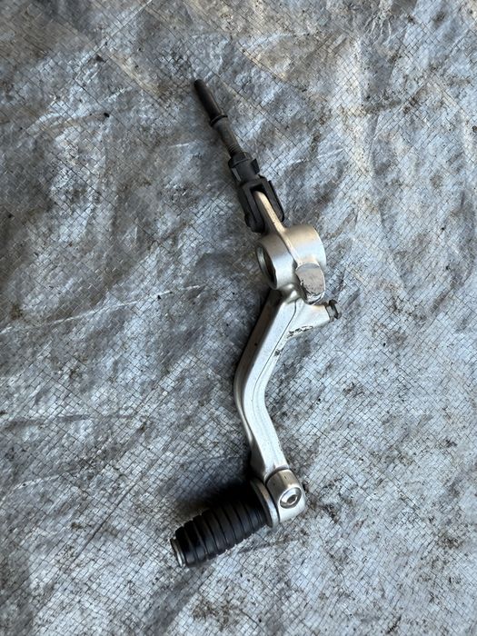 Aprilla rsv 4 1000 nozka hamulca