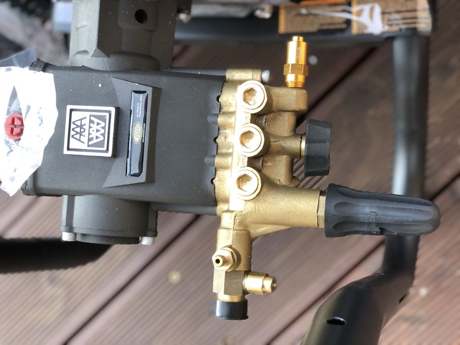 Myjka ciśnieniowa spalinowa DEWALT -HONDA GX  NOWA g-war