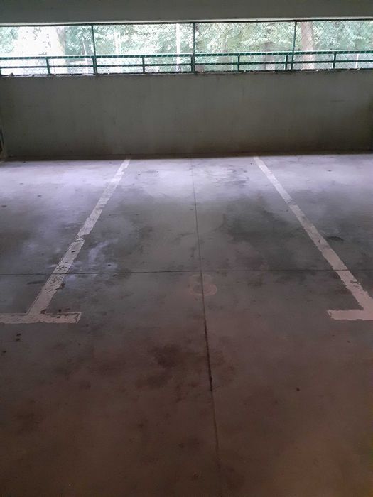 sprzedam miejsce parkingowe ul. aluzyjna 33
