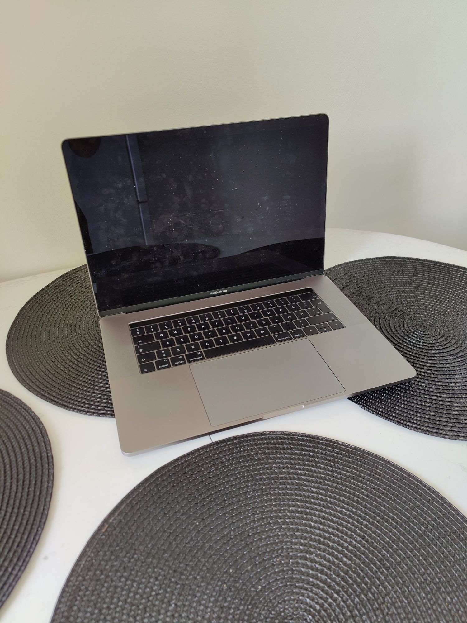 Ноутбук apple MacBook pro 15 2017 а 1707