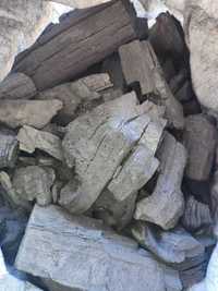 Уголь древесный твёрдых пород дерева (дуб, ясень).