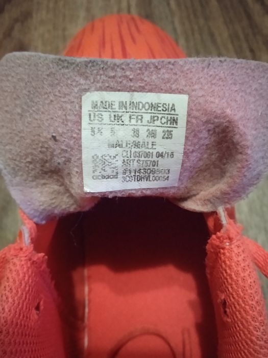 Продаются бутсы футбольные оригинал цена не дорого