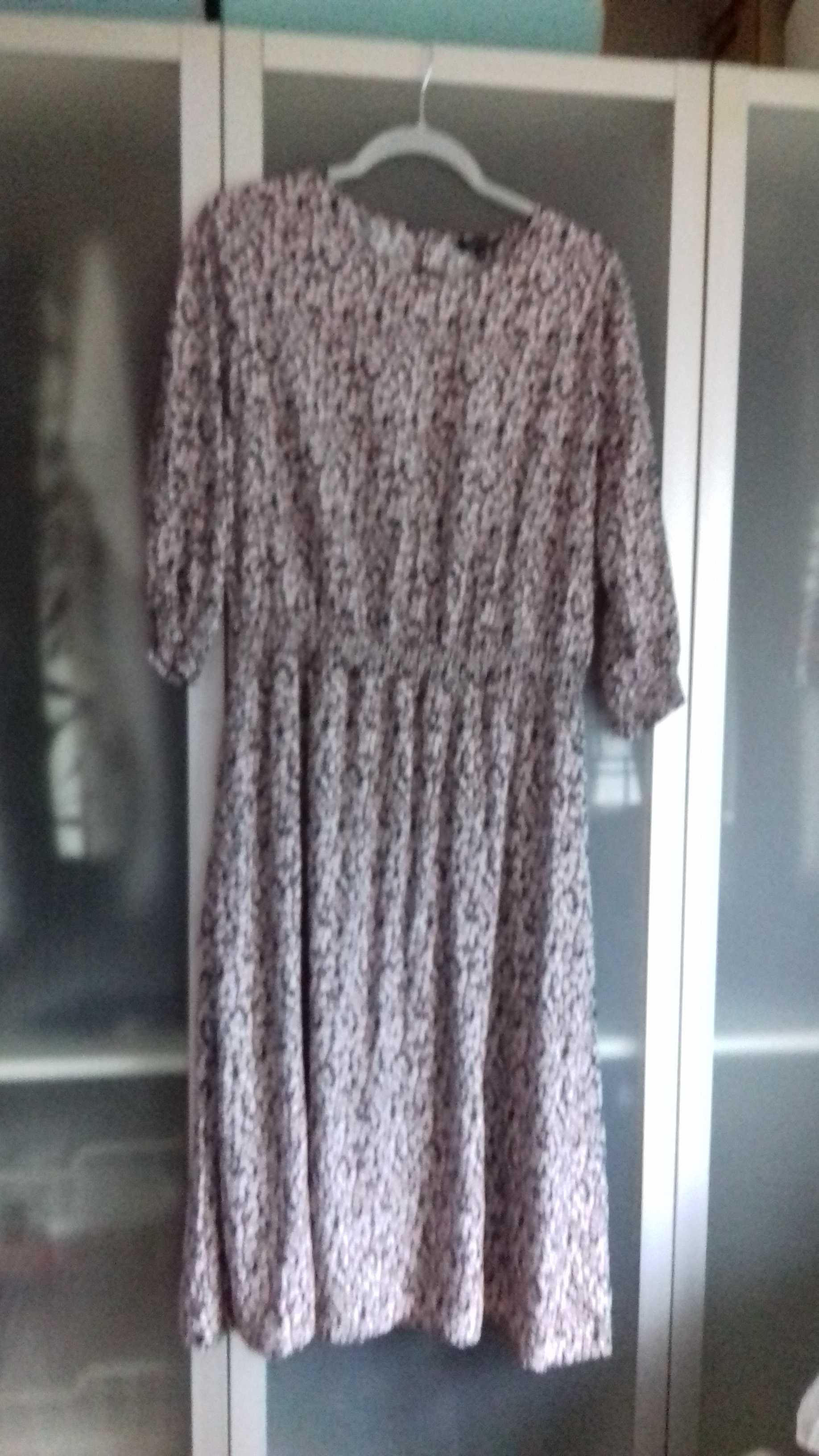 Śliczna wiskozowa sukienka Greenpoint rozmiar 42