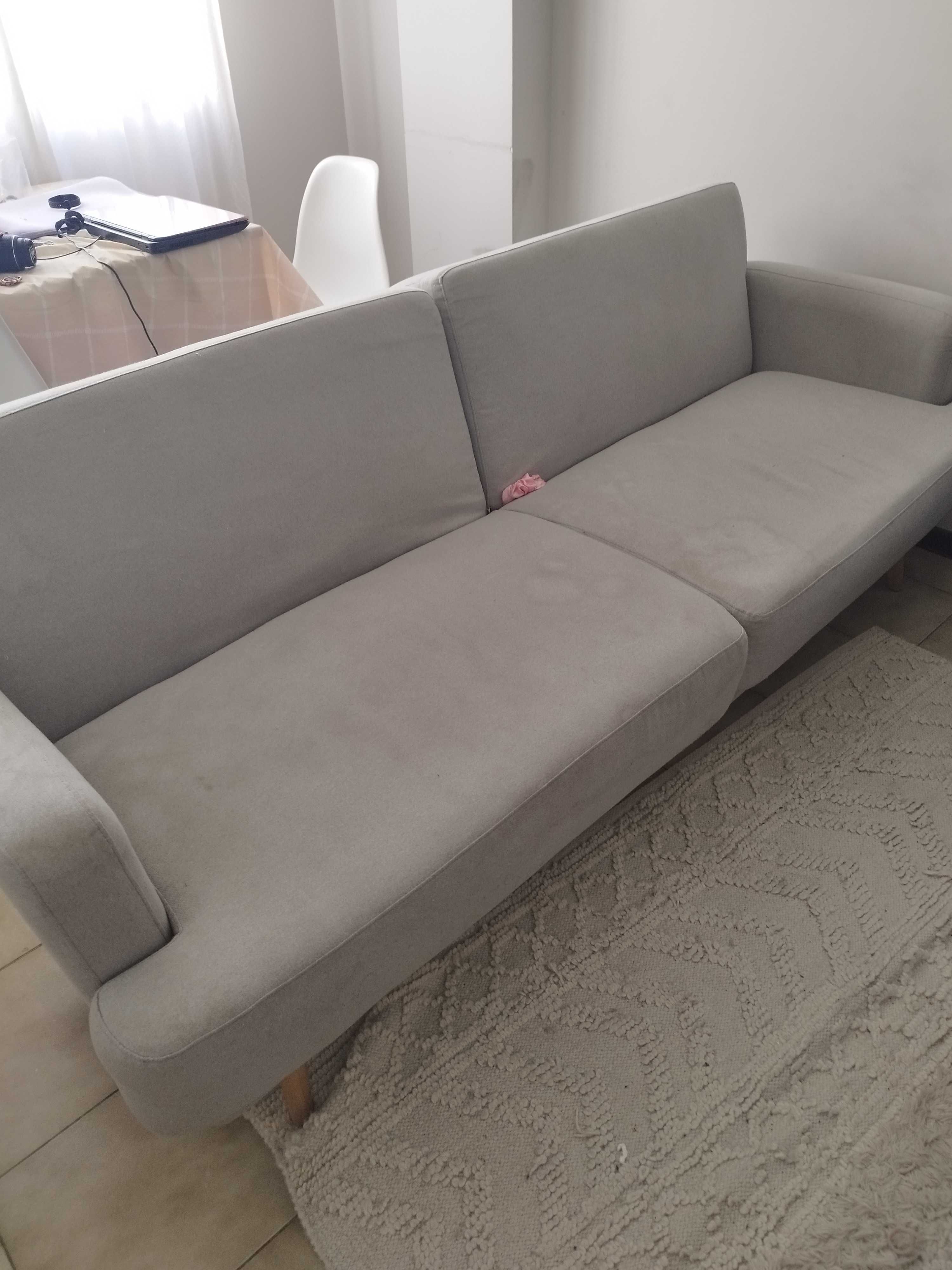 Vendo Sofá-Cama + Tapete Branco Bege