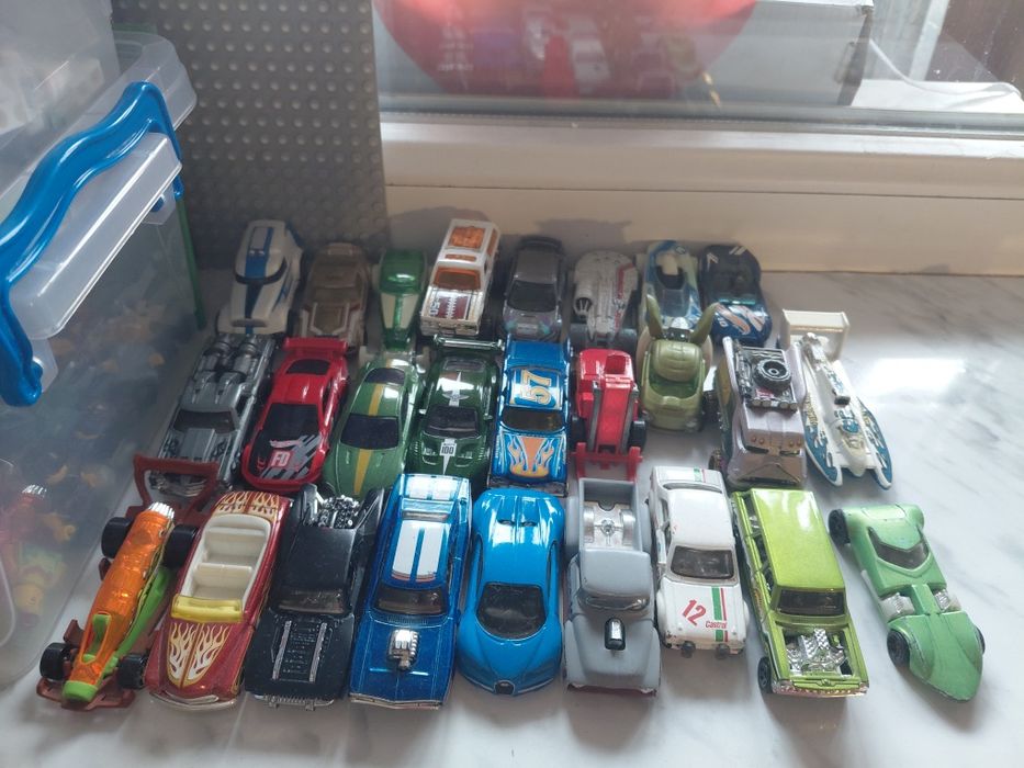 машинки хот вилс , продам за 500 весь лот