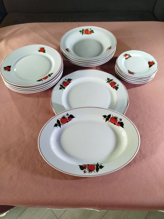 Porcelanowa zastawa obiadowa PRL. Sygnatura Lubiana