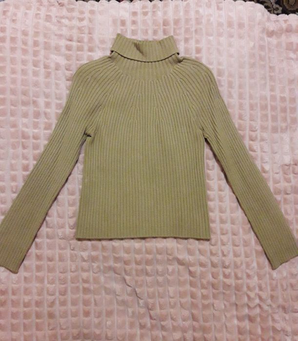 Жіночий светр, розмір - S.