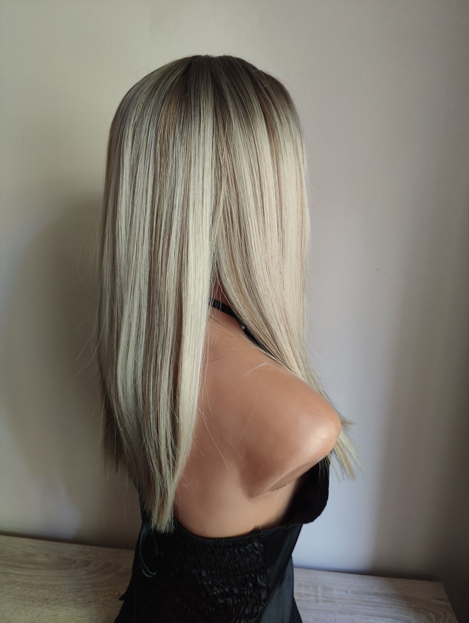 Nowa realistyczna peruka wig bob kare z grzywką  kolor blond ombre Roz