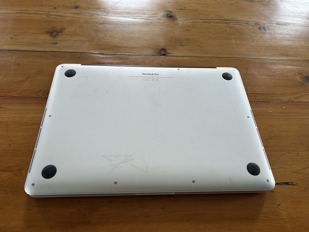 Apple Macbook Pro 13 early 2015 2.7ghz 256 gb intel i5 16mb ram
