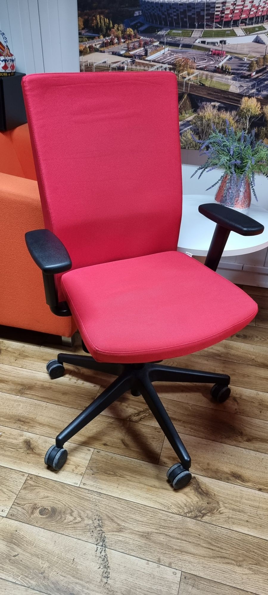 Fotel biurowy Profim Playa czerwony fotele biurowe