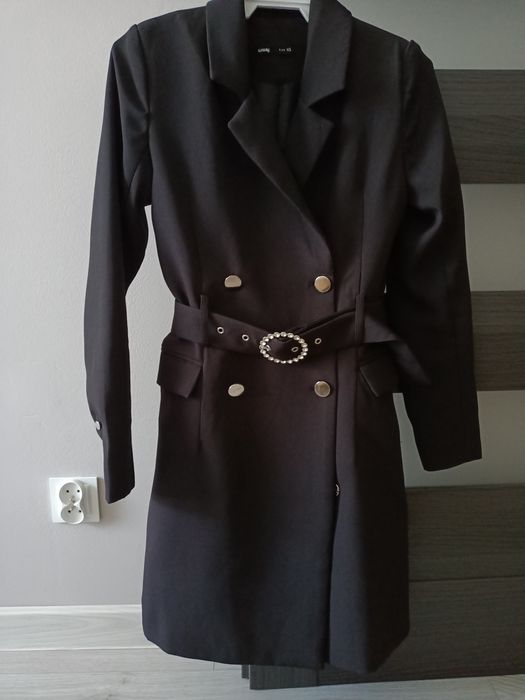 Sukienka elegancka czarna/ płaszcz XS z paskiem guzikami