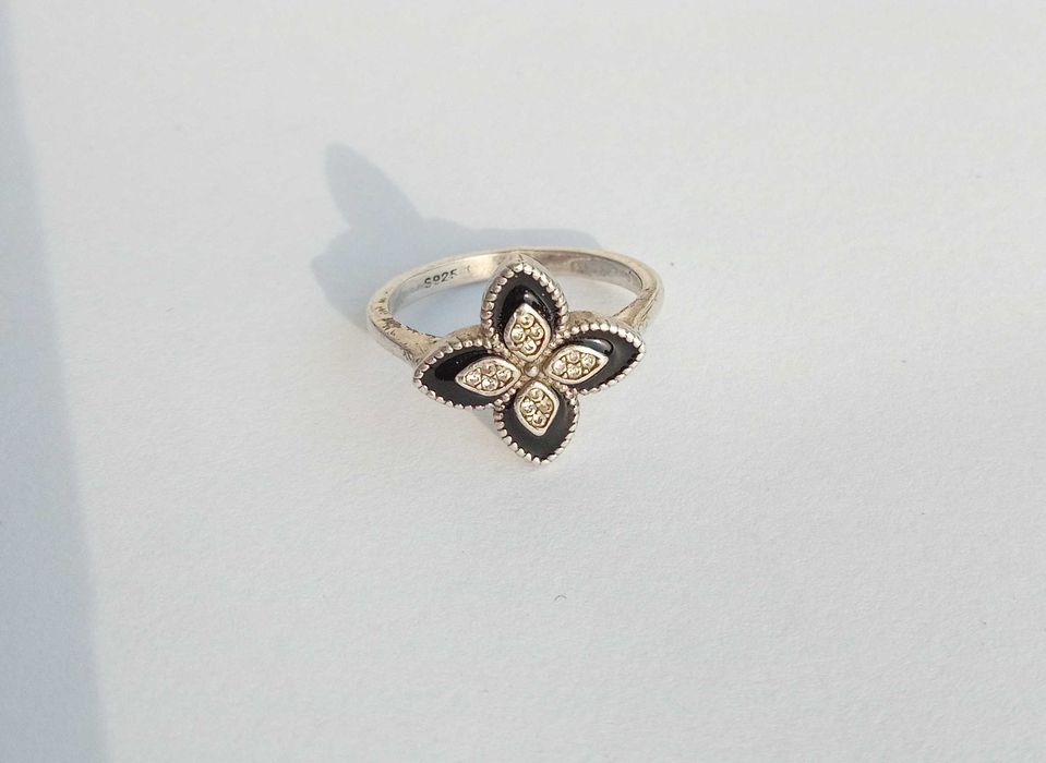 Кольцо колечко. Срібло 925 проба Розмір 17. Чорна емаль, камні. Вінтаж