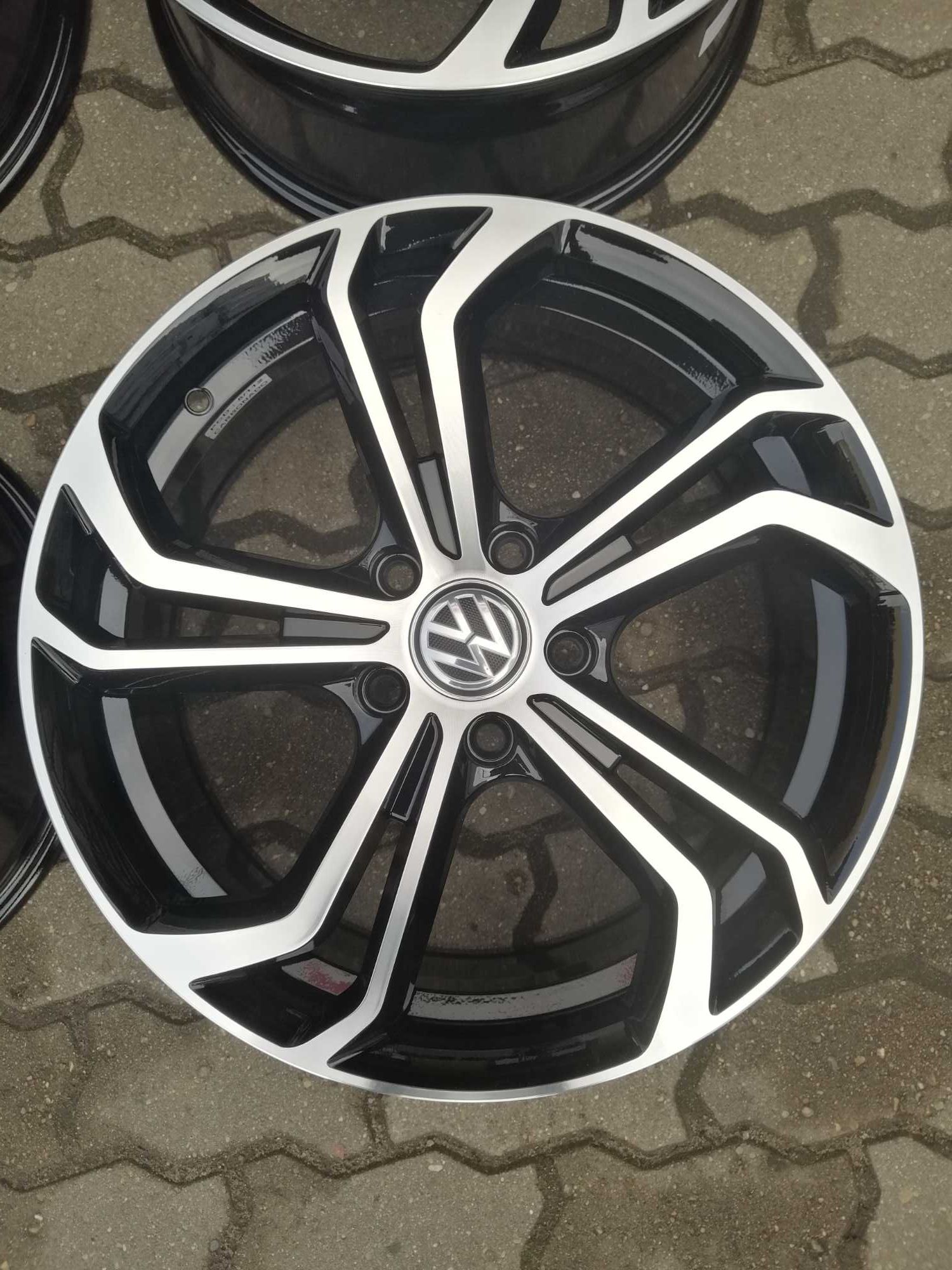 Felgi aluminiowe 5 x 112 R 17 Alufelgi oryginalne Carbonado Volkswagen