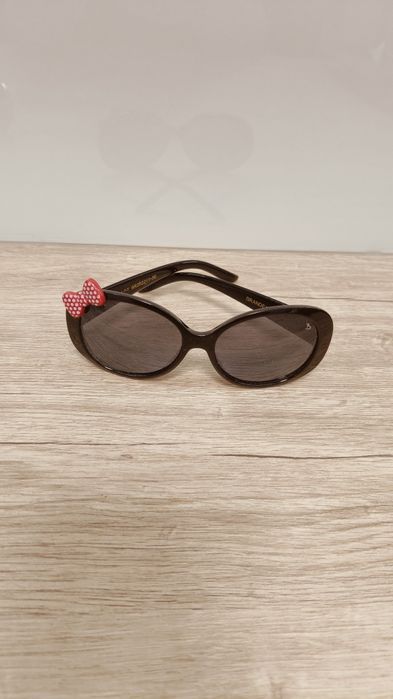 Okulary przeciwsłoneczne dziewczynka