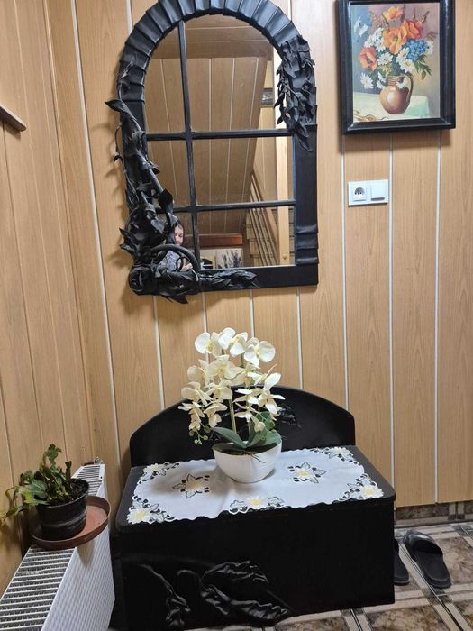 Lustro i skrzynia oprawione w skórę