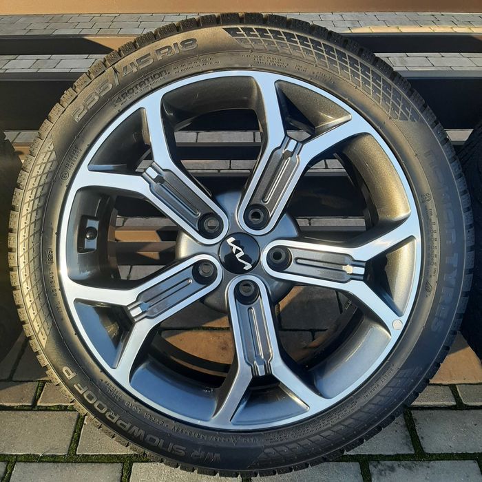 Kia Xceed oryginalne felgi 7,5Jx18 + nowe opony zimowe 235/45