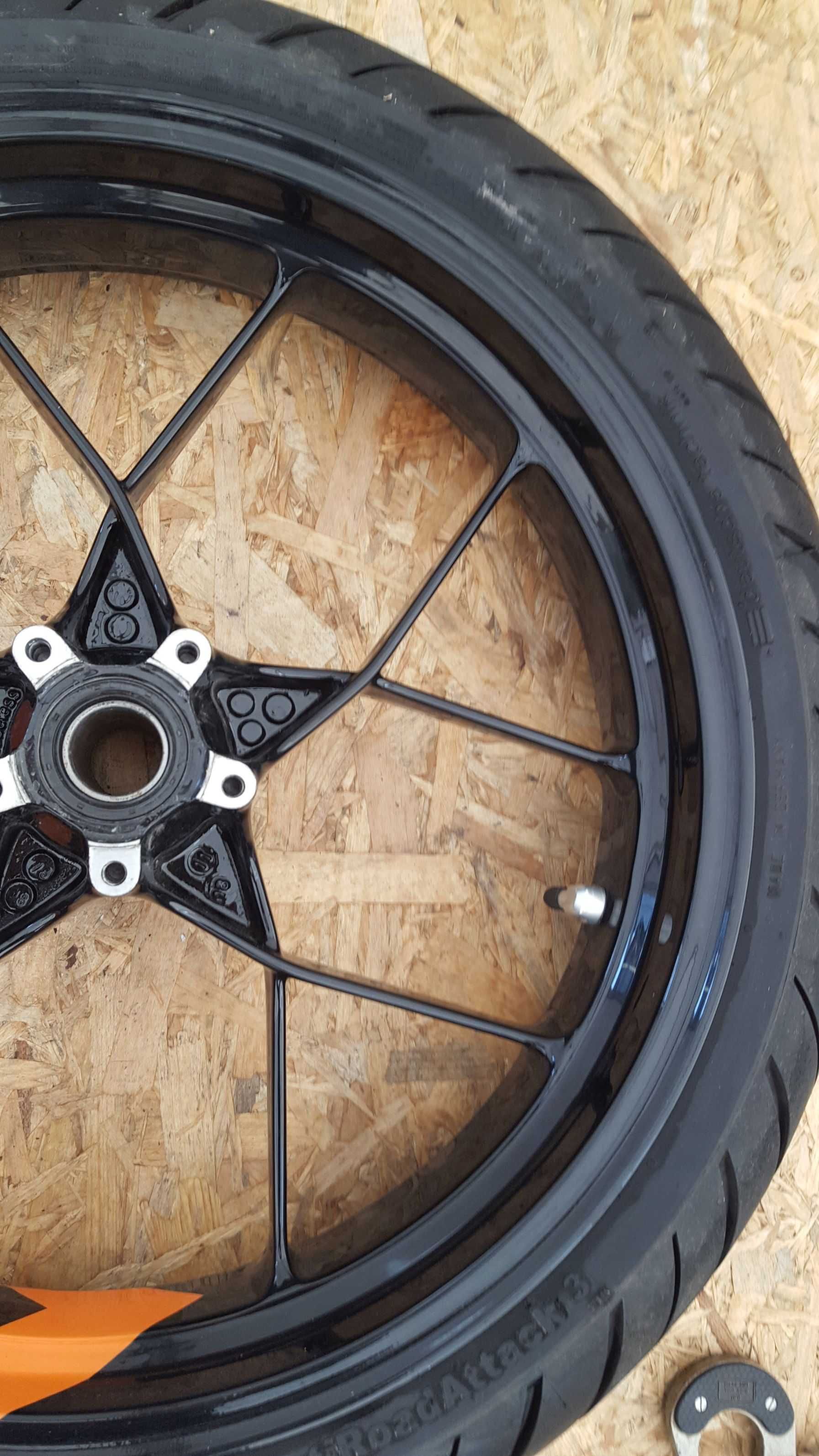 Felga kolo Superduke 1290 Super Duke R 2018-20 rok z opona KTM Idealne