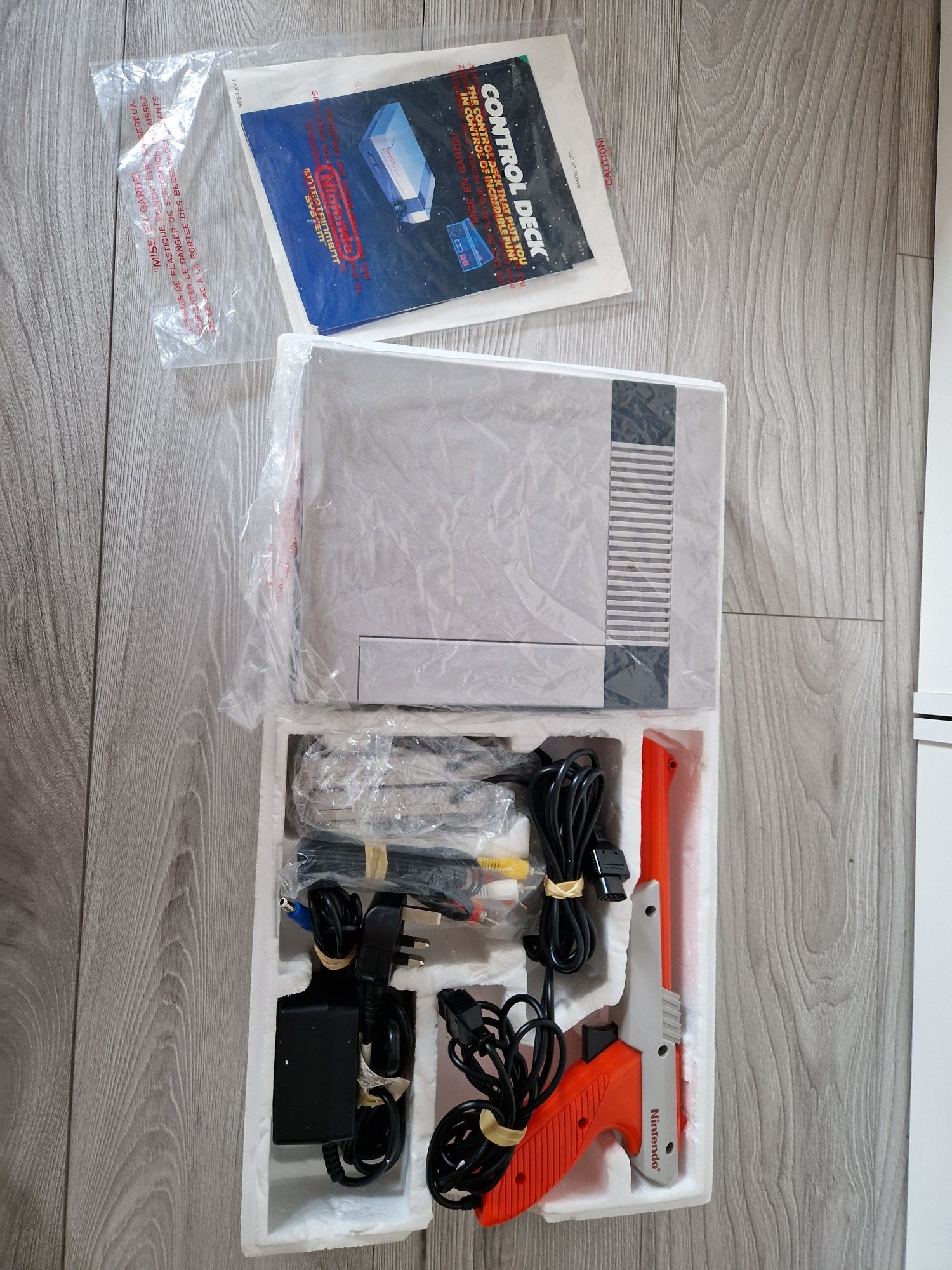 Nintendo Entertainment System NES Action Set Zapper PAL