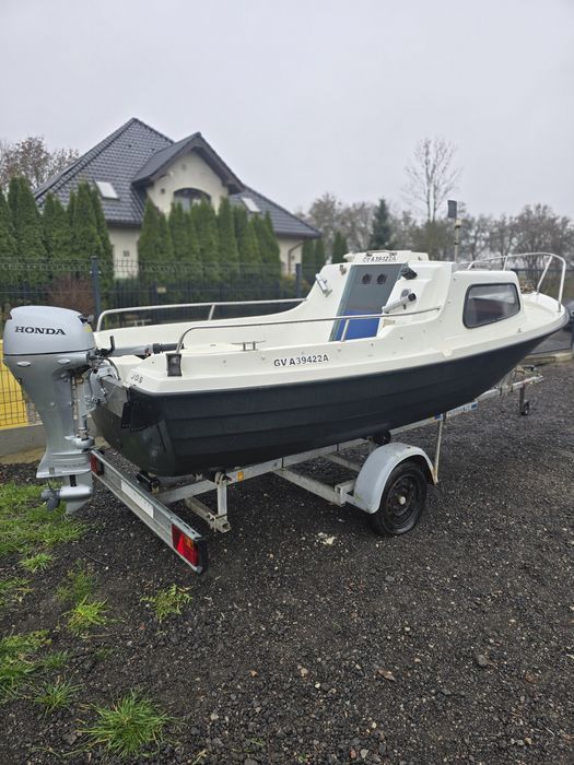 Łódź łódka kabinowa wędkarska przyczepa