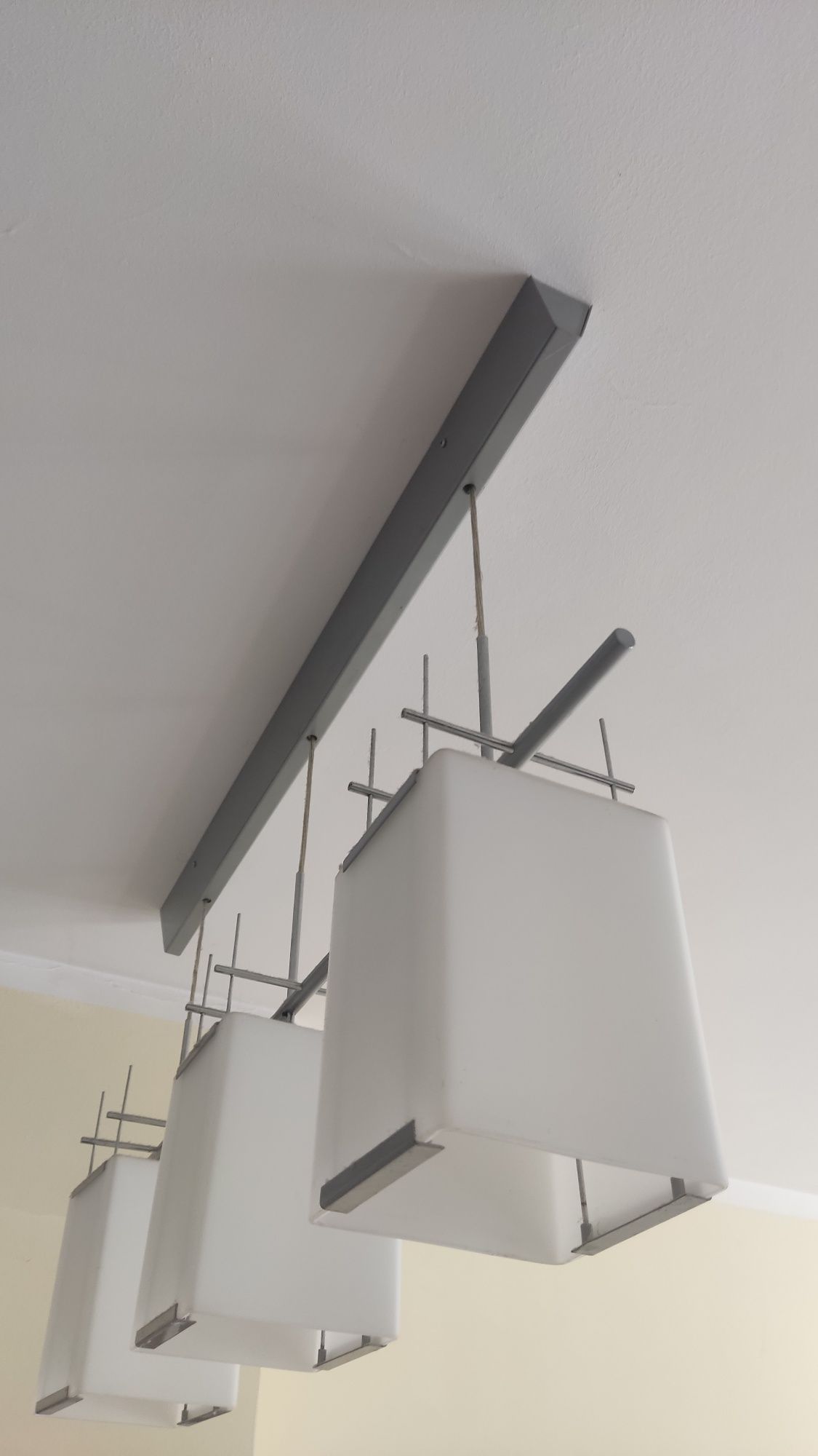 Nowoczesna lampa wisząca np. nad wyspę, barek, blat