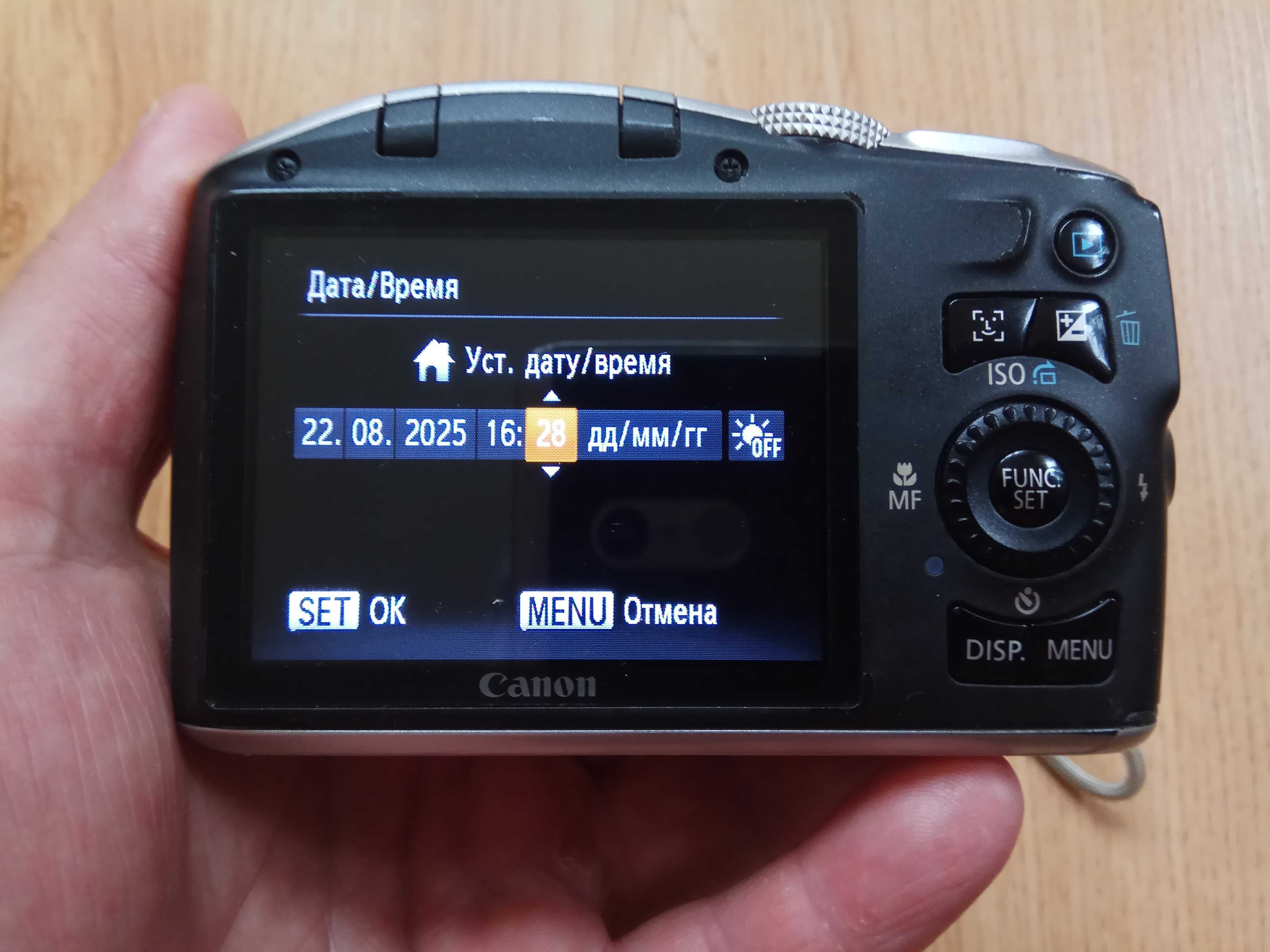 В гарному стані цифрова камера Canon PowerShot SX130 IS