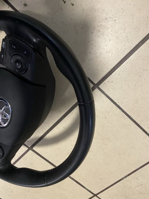 Kuerownica Toyota Auris Hybrid II E18 jak nowa
