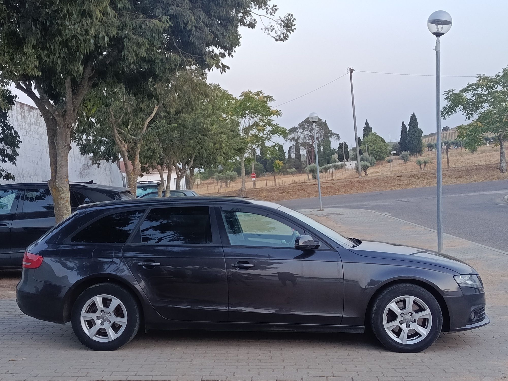 vendo ou troco audi A4 2.0 tdi B8 avant   245.000 kms reis 2011-08