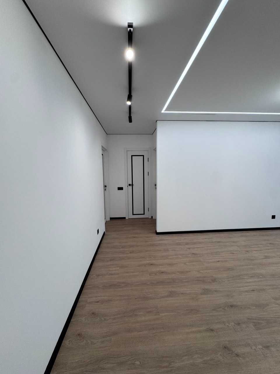№ 12348 - Продам 3-х кімнатну, в самому центрі, вул. Київська