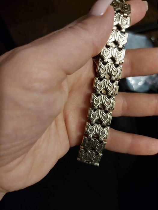 Naszyjnik ze złotym połyskiem