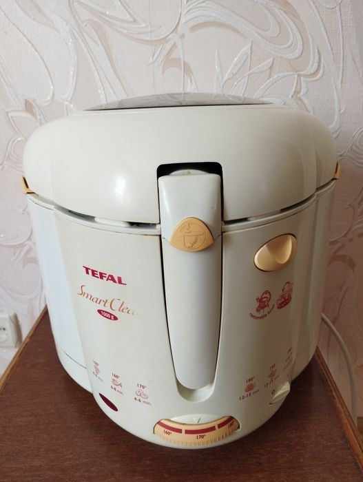 Тефал фритюрник. Загрузка 1кг картофеля. Антипригарное покрытие чаши.